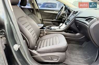 Седан Ford Fusion 2015 в 