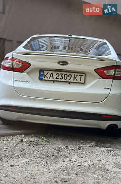 Седан Ford Fusion 2016 в 
