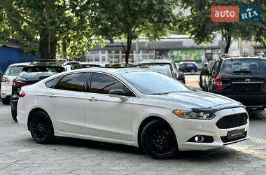 Седан Ford Fusion 2016 в 