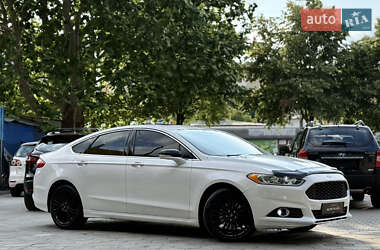 Седан Ford Fusion 2016 в 