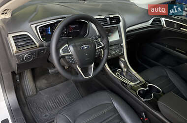 Седан Ford Fusion 2016 в 