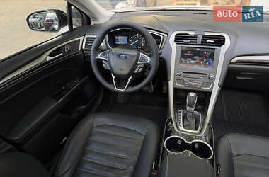 Седан Ford Fusion 2016 в 
