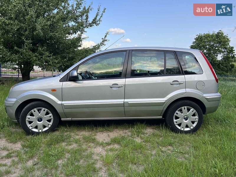 Хэтчбек Ford Fusion 2011 в 