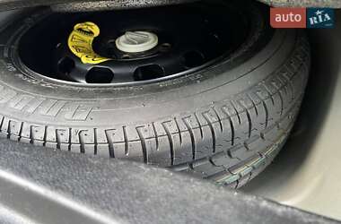 Хэтчбек Ford Fusion 2011 в 