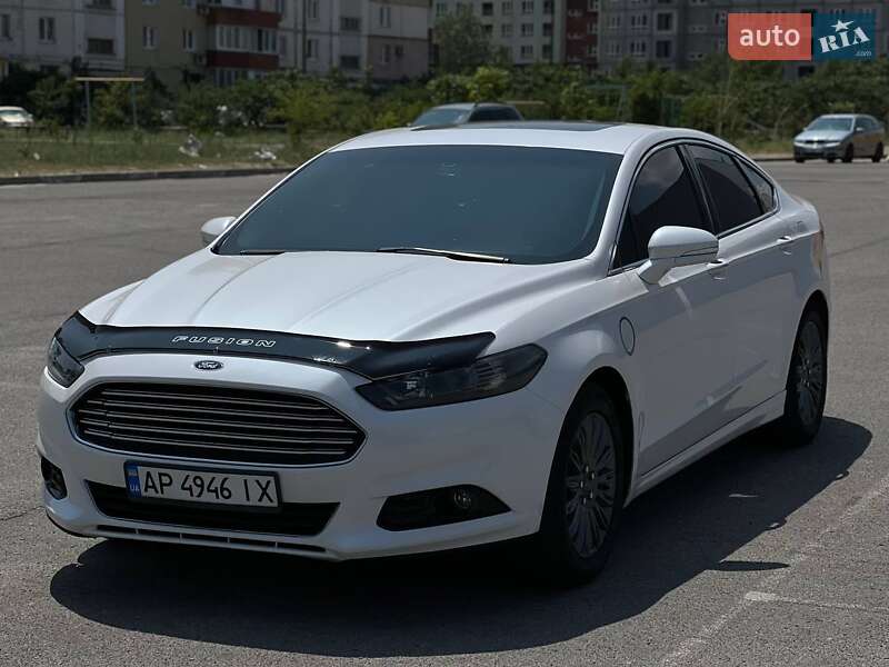 Седан Ford Fusion 2013 в 