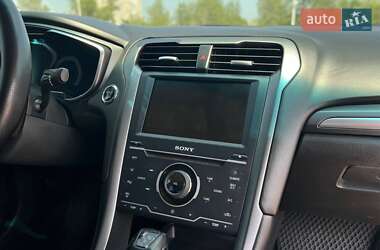 Седан Ford Fusion 2013 в 
