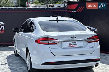 Седан Ford Fusion 2018 в 