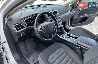 Седан Ford Fusion 2018 в 