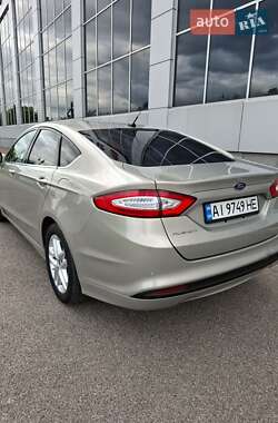 Седан Ford Fusion 2015 в 