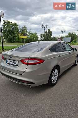 Седан Ford Fusion 2015 в 