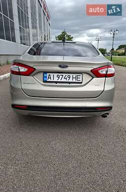 Седан Ford Fusion 2015 в 
