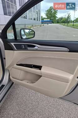 Седан Ford Fusion 2015 в 
