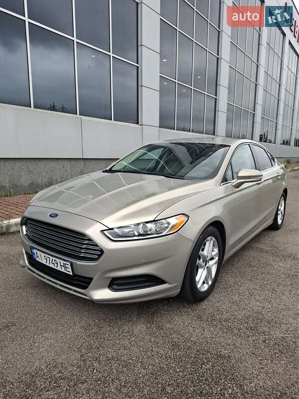 Седан Ford Fusion 2015 в 