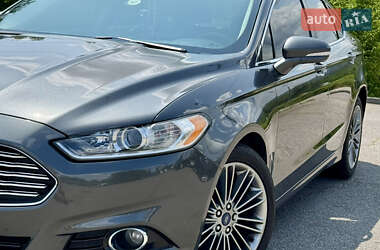 Седан Ford Fusion 2015 в 