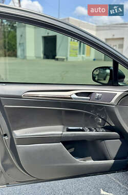 Седан Ford Fusion 2015 в 