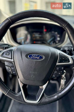 Седан Ford Fusion 2015 в 