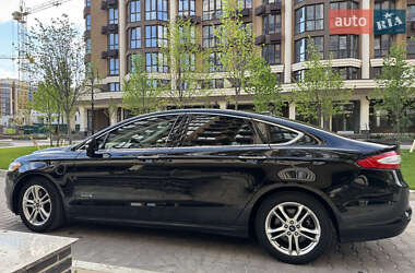 Седан Ford Fusion 2015 в 