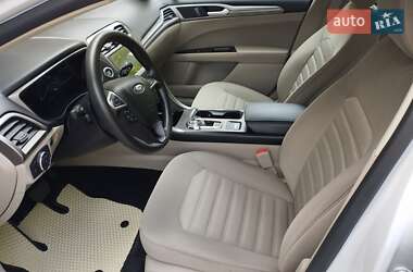 Седан Ford Fusion 2018 в 
