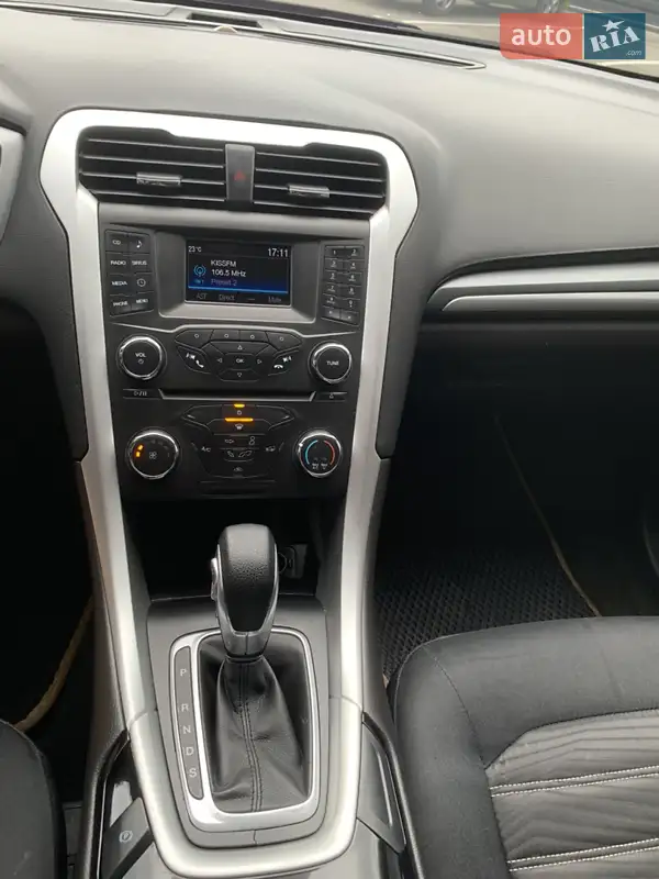 Седан Ford Fusion 2015 в 