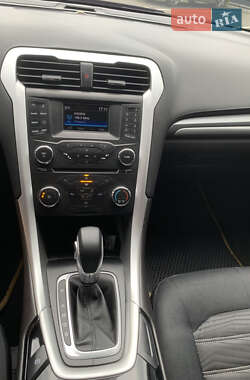 Седан Ford Fusion 2015 в 