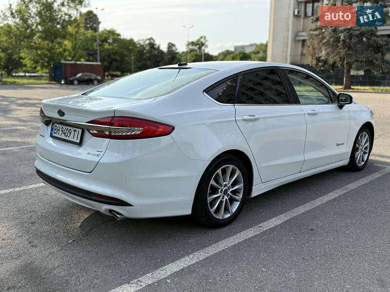 Седан Ford Fusion 2016 в Одесі