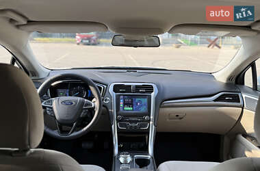 Седан Ford Fusion 2016 в 