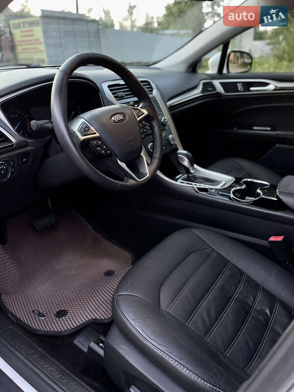 Седан Ford Fusion 2014 в Черновцах