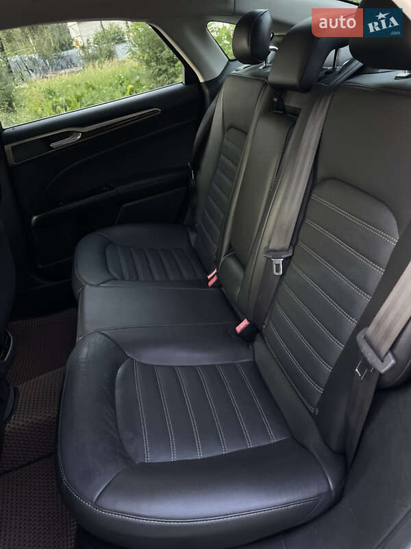 Седан Ford Fusion 2014 в Черновцах