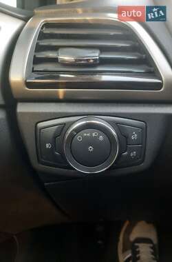 Седан Ford Fusion 2015 в 