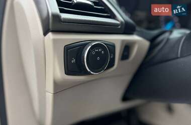 Седан Ford Fusion 2016 в 
