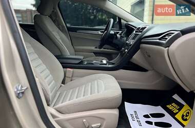 Седан Ford Fusion 2016 в 