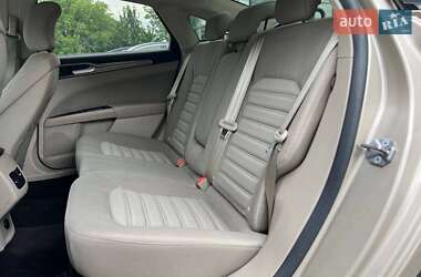 Седан Ford Fusion 2016 в 