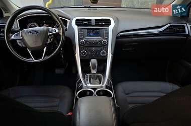 Седан Ford Fusion 2013 в 