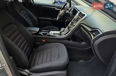 Седан Ford Fusion 2013 в 