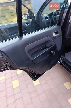 Хэтчбек Ford Fusion 2008 в 
