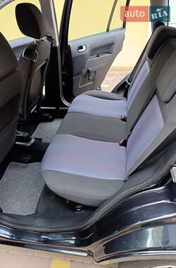 Хэтчбек Ford Fusion 2008 в 