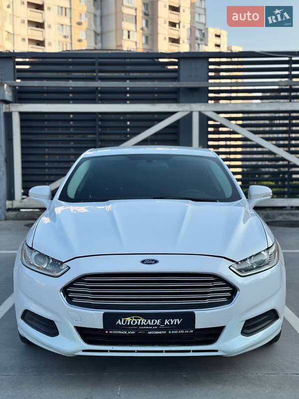 Седан Ford Fusion 2013 в 