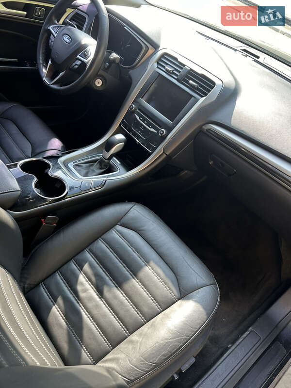 Седан Ford Fusion 2015 в Ніжині