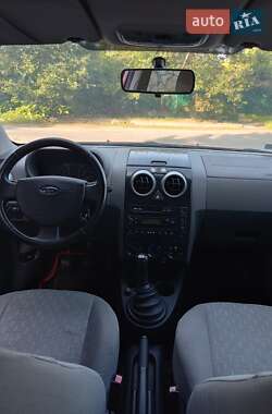 Хэтчбек Ford Fusion 2003 в 