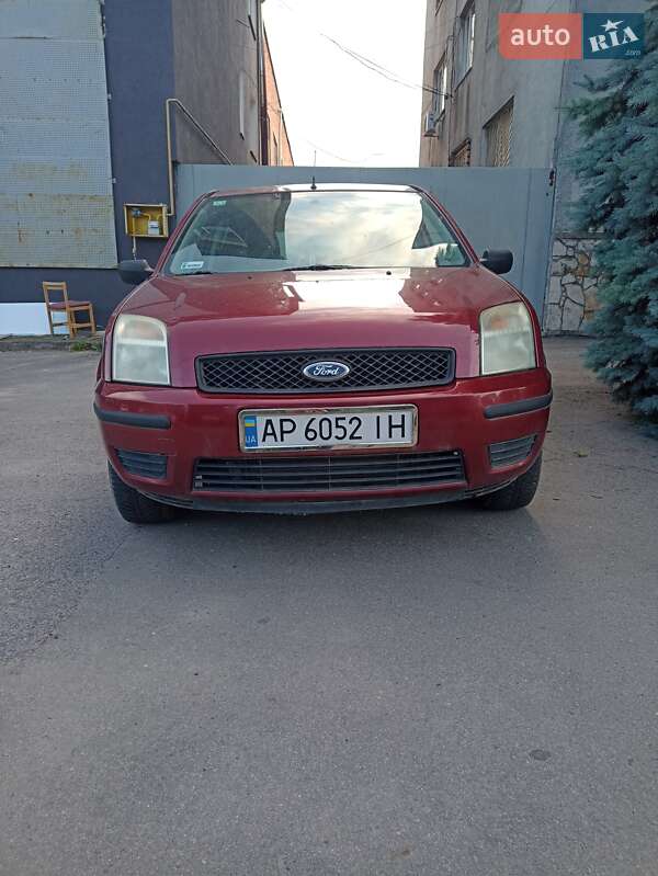 Хэтчбек Ford Fusion 2003 в 
