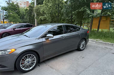 Седан Ford Fusion 2013 в 