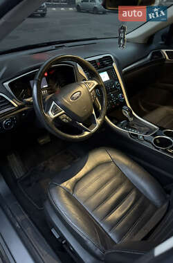 Седан Ford Fusion 2013 в 