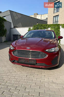 Седан Ford Fusion 2019 в 