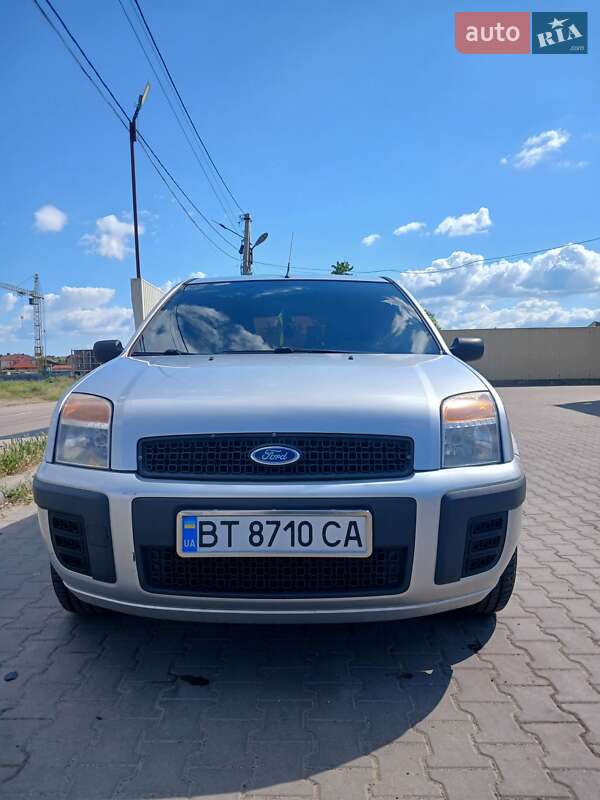 Хэтчбек Ford Fusion 2010 в 