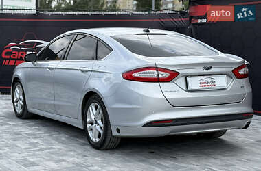 Седан Ford Fusion 2016 в 
