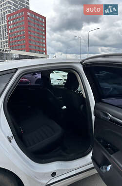 Седан Ford Fusion 2016 в 