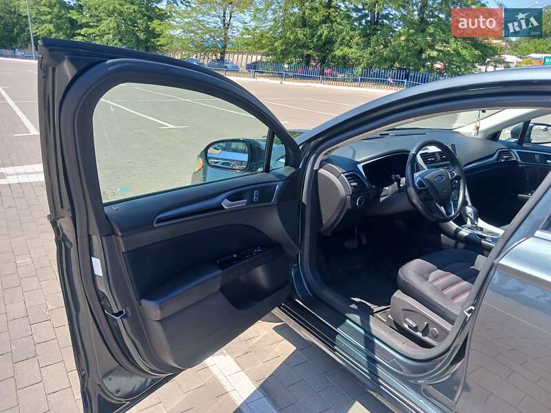 Седан Ford Fusion 2014 в Одесі