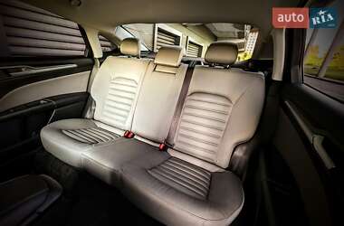 Седан Ford Fusion 2015 в 