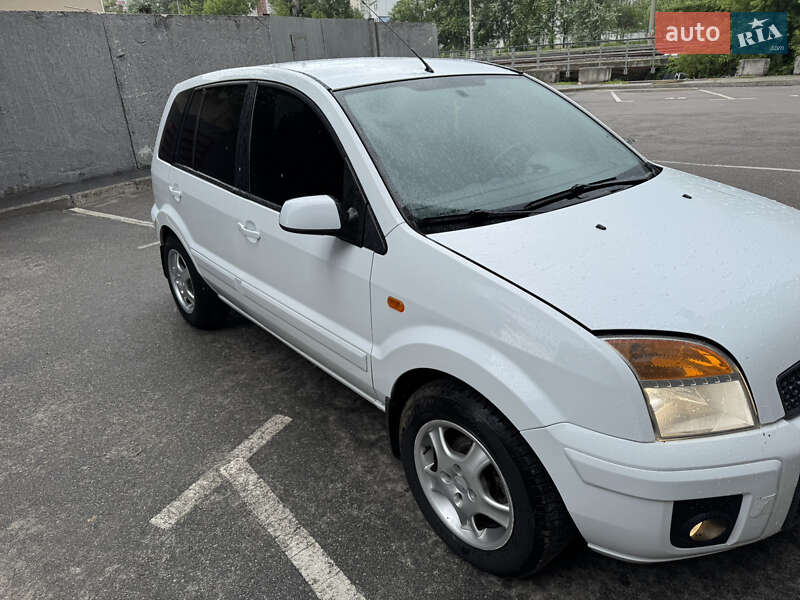 Хетчбек Ford Fusion 2011 в 