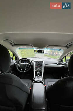 Седан Ford Fusion 2015 в 